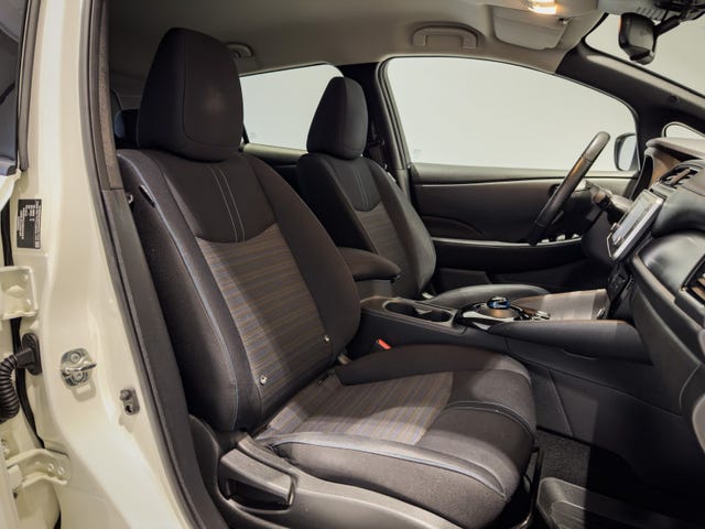 2019 NISSAN LEAF - 10