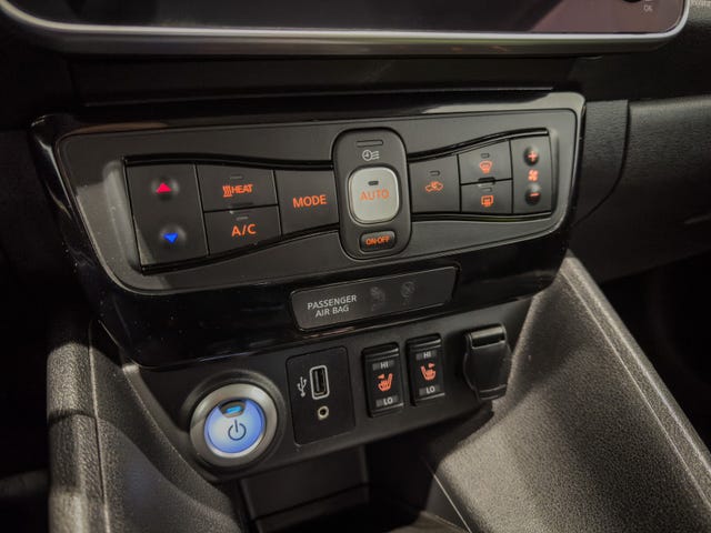 2019 NISSAN LEAF - 25