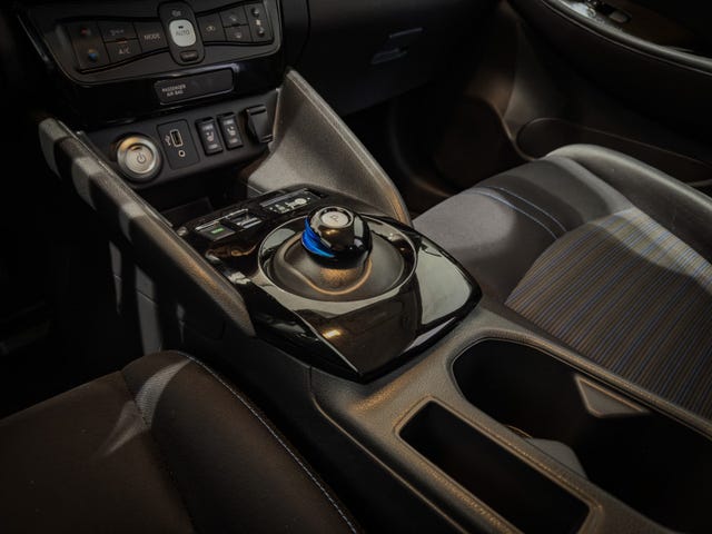 2019 NISSAN LEAF - 26