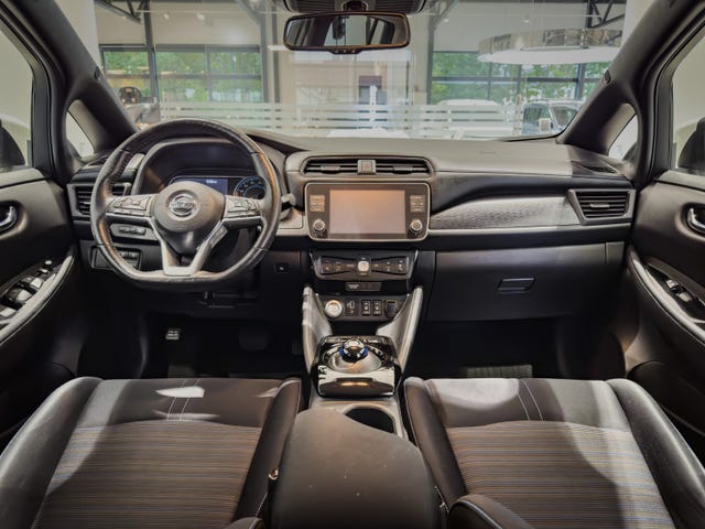 2019 NISSAN LEAF - 11