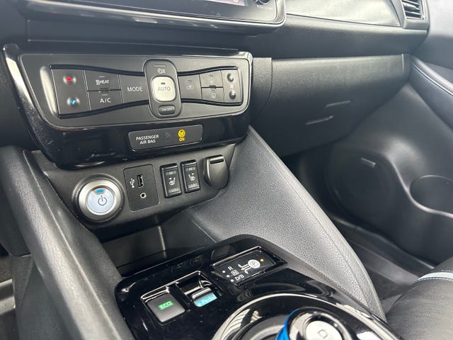 2019 NISSAN LEAF - 24