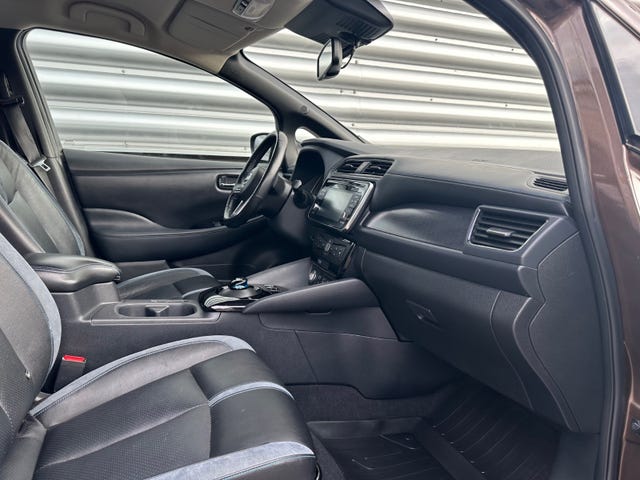 2019 NISSAN LEAF - 33