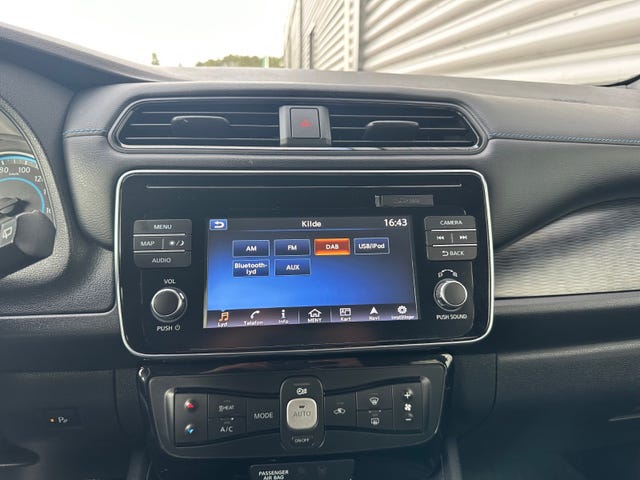 2019 NISSAN LEAF - 31
