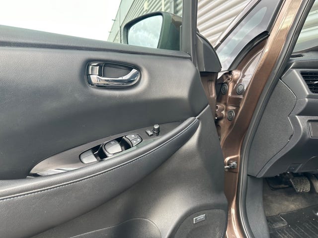 2019 NISSAN LEAF - 19