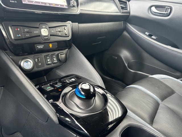 2019 NISSAN LEAF - 25