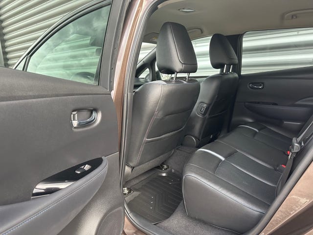 2019 NISSAN LEAF - 11