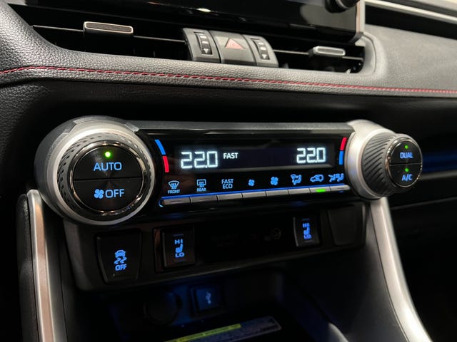 2021 TOYOTA RAV4 - 32