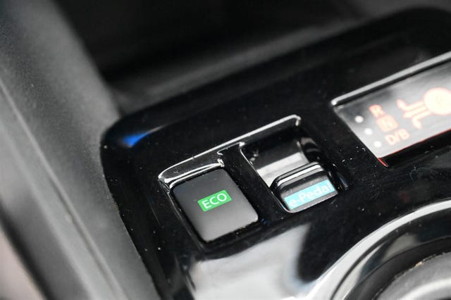 2019 NISSAN LEAF - 30