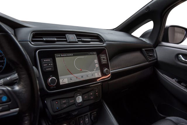 2019 NISSAN LEAF - 19