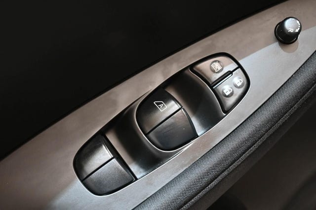 2021 NISSAN LEAF - 8
