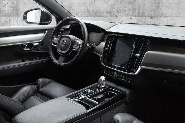 2019 VOLVO V90 - 27