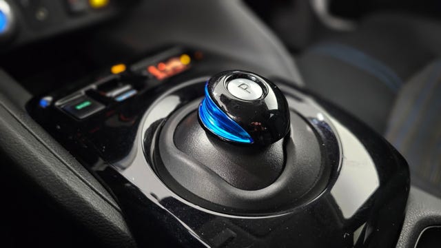 2019 NISSAN LEAF - 23