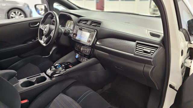 2019 NISSAN LEAF - 37