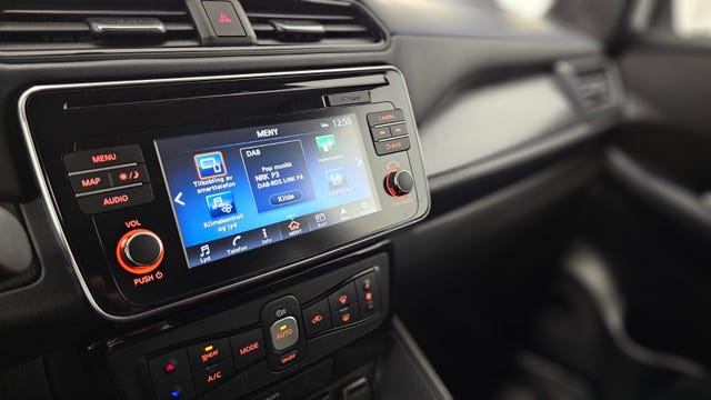 2019 NISSAN LEAF - 26
