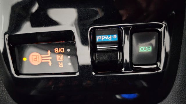 2019 NISSAN LEAF - 25