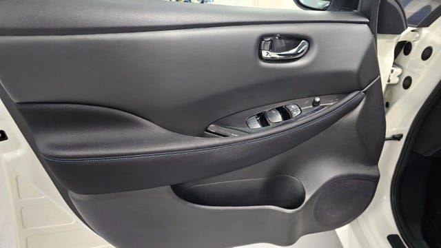 2019 NISSAN LEAF - 17