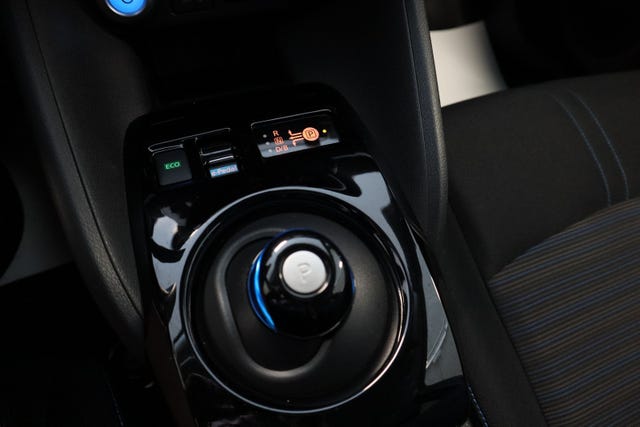 2021 NISSAN LEAF - 30