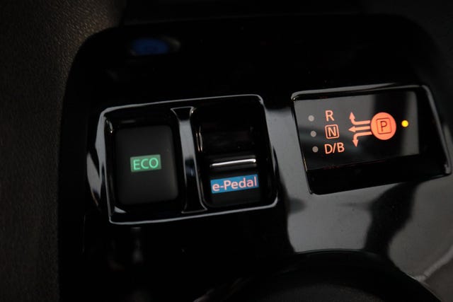 2021 NISSAN LEAF - 34