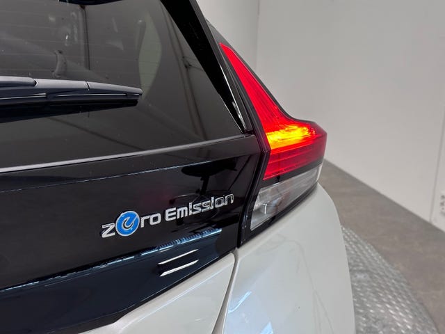2019 NISSAN LEAF - 11
