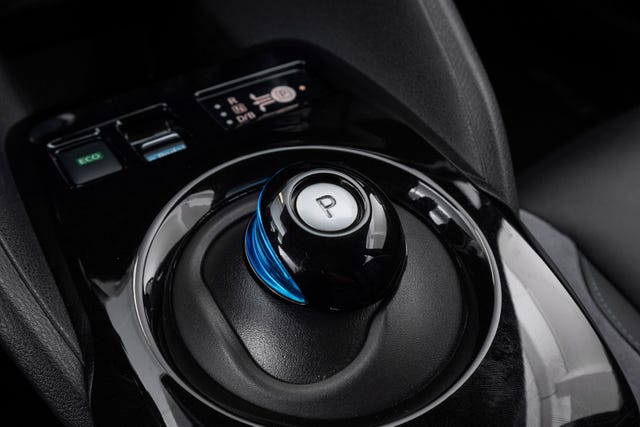 2019 NISSAN LEAF - 19