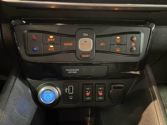 2019 NISSAN LEAF - 23