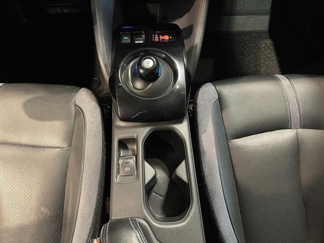 2019 NISSAN LEAF - 24