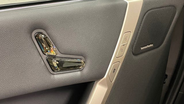 2022 BMW IX XDRIVE 40 - 46