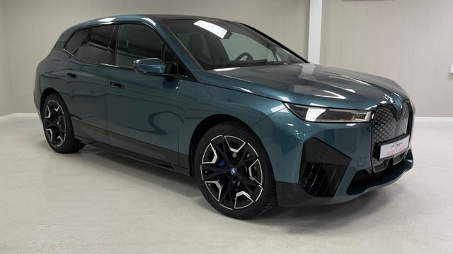 WBY11CF01NCJ69863 2022 BMW IX XDRIVE 40-1