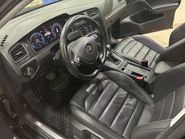 2018 VOLKSWAGEN GOLF - 9