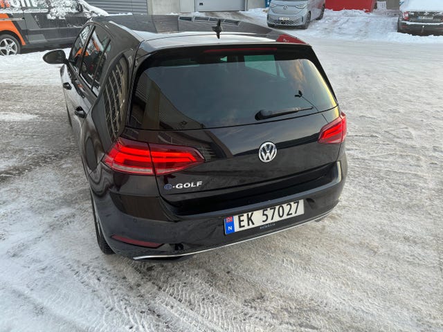 WVWZZZAUZJW902210 2018 VOLKSWAGEN GOLF-3