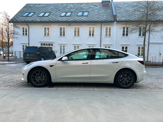 5YJ3E7EB1MF834237 2021 TESLA MODEL 3-4