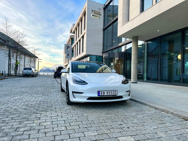 5YJ3E7EB1MF834237 2021 TESLA MODEL 3-1