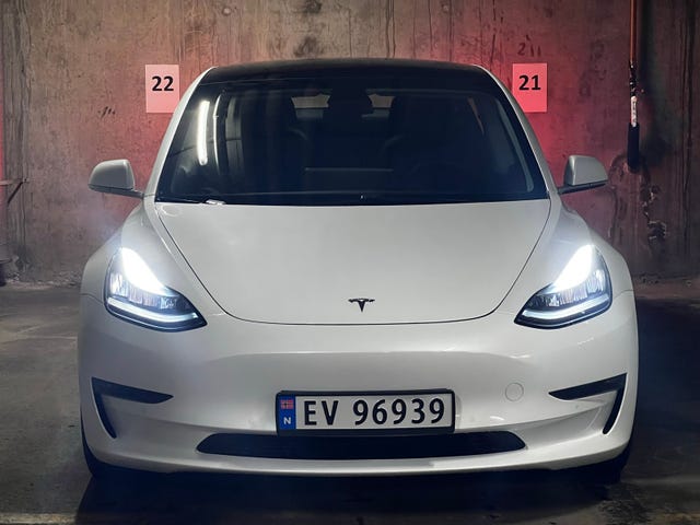 5YJ3E7EB4KF480064 2019 TESLA MODEL 3-2