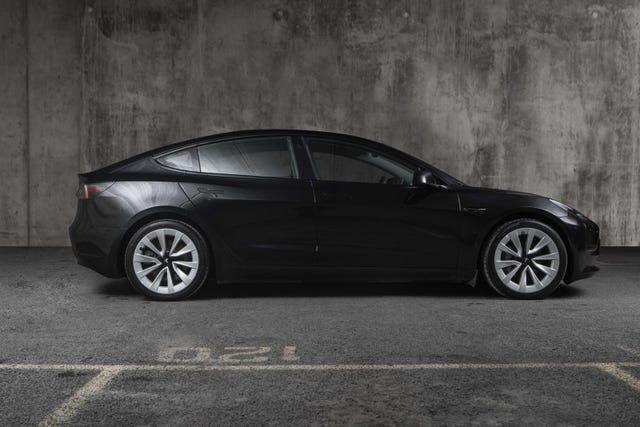 5YJ3E7EB1MF834321 2021 TESLA MODEL 3-4