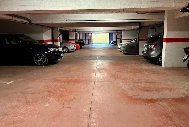 Fast egen garasjeplass i byggets underetasje til ditt bruk Galleribilde