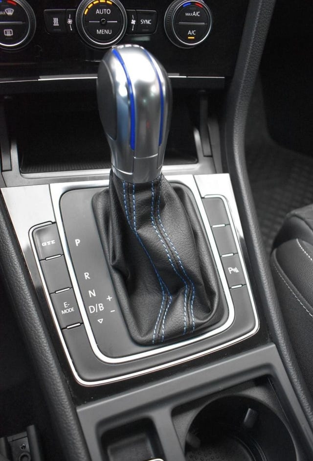 2018 VOLKSWAGEN GOLF - 16