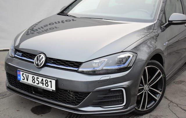 WVWZZZAUZJW803087 2018 VOLKSWAGEN GOLF-2
