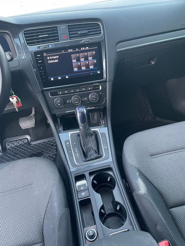 2019 VOLKSWAGEN GOLF - 19