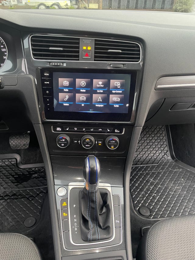 2018 VOLKSWAGEN GOLF - 18