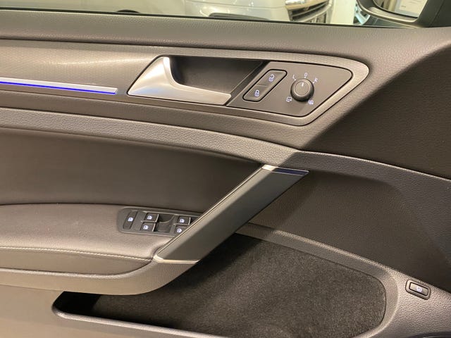 2018 VOLKSWAGEN GOLF - 19
