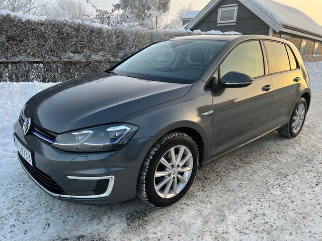 WVWZZZAUZJ8902203 2018 VOLKSWAGEN GOLF-1