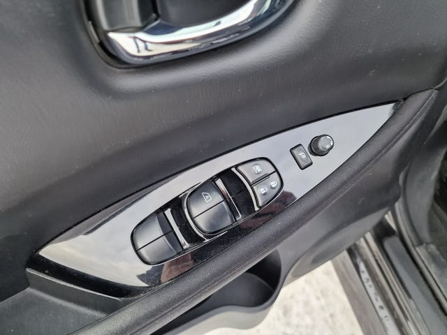 2018 NISSAN LEAF - 17