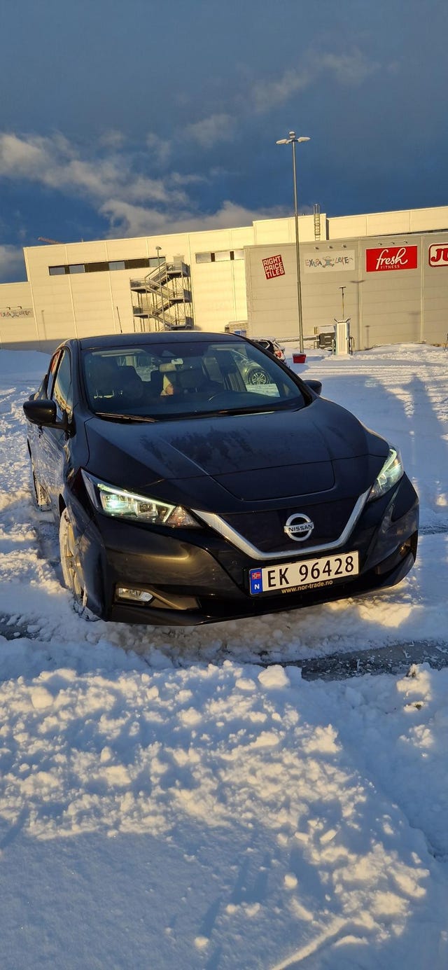 SJNFAAZE1U0017786 2018 NISSAN LEAF-0