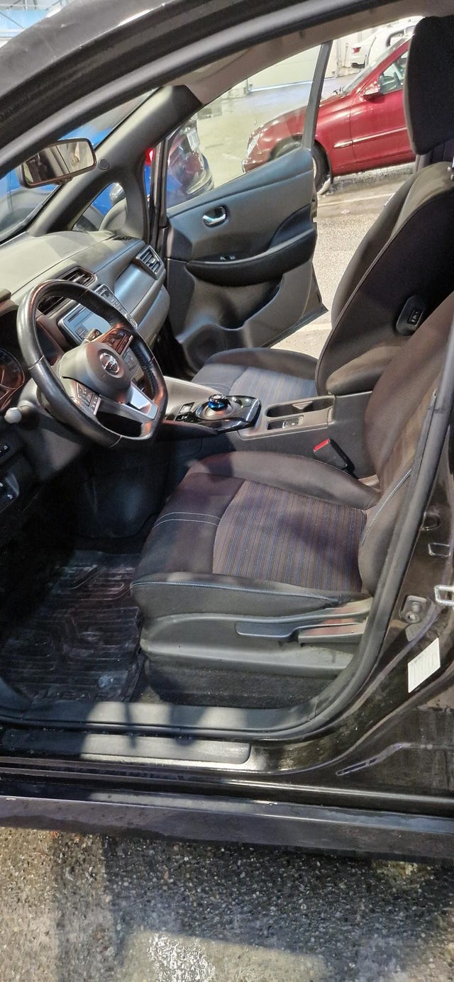 2018 NISSAN LEAF - 10