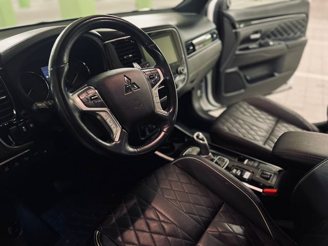 2020 MITSUBISHI OUTLANDER - 9