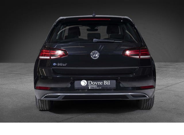 WVWZZZAUZJ8900977 2018 VOLKSWAGEN GOLF-1