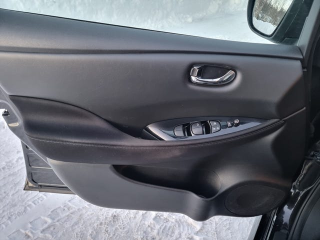 2018 NISSAN LEAF - 18
