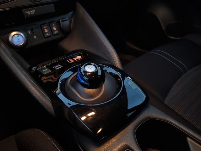 2018 NISSAN LEAF - 24