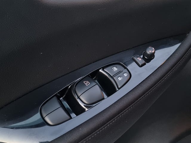 2018 NISSAN LEAF - 19