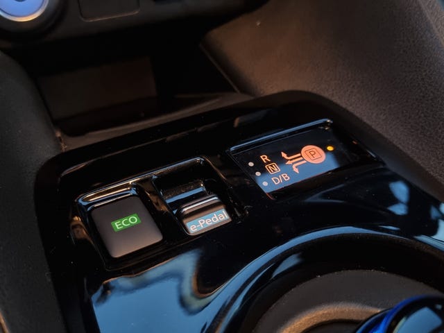 2018 NISSAN LEAF - 25